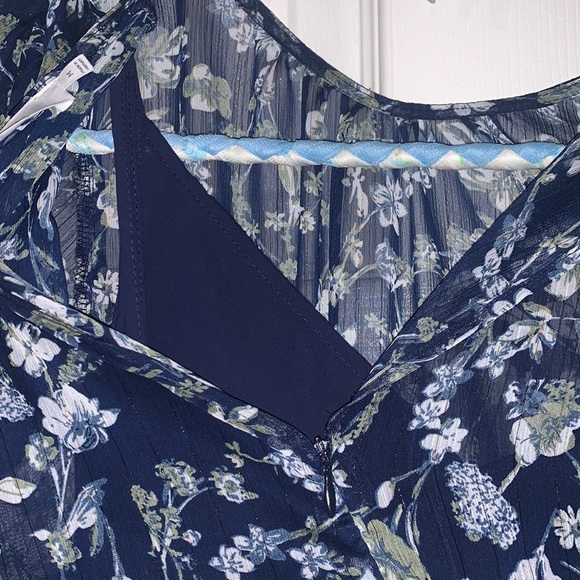 ASTR THE LABEL BEAUTIFUL FLORAL DRESS - Picture 10 of 10